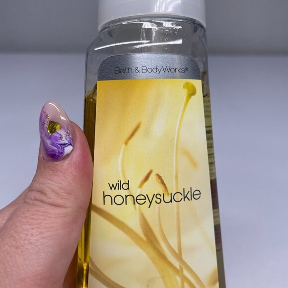 Bath & Body Works Wild Honeysuckle Gentle Foaming Hand Soap 8.75 oz Expired - Picture 2 of 7